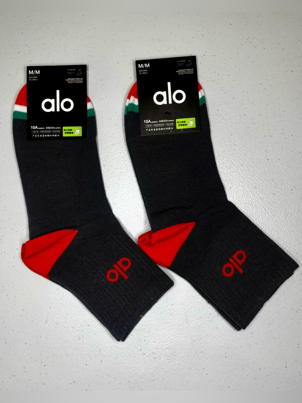 NWT Alo Yoga Unisex Throwback Crew Socks 2-Pack Dark Grey Red Green M/M
